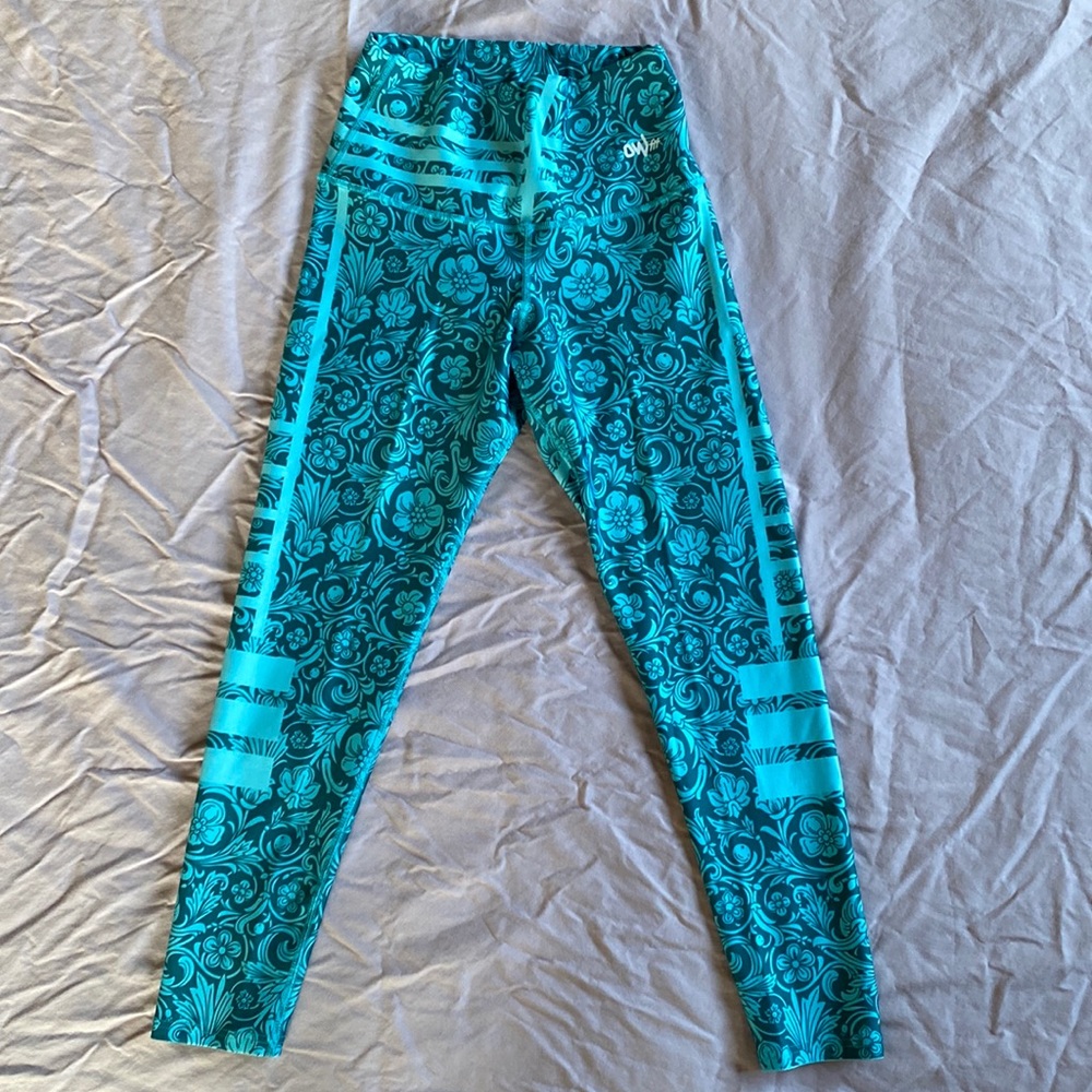 Teal pattern Owfit leggings. One size fits all.